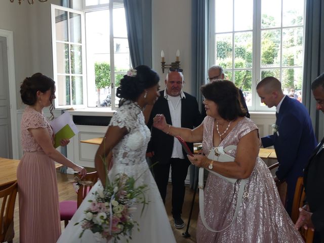 Le mariage de Yann et Dorlys  à Ménilles, Eure 55