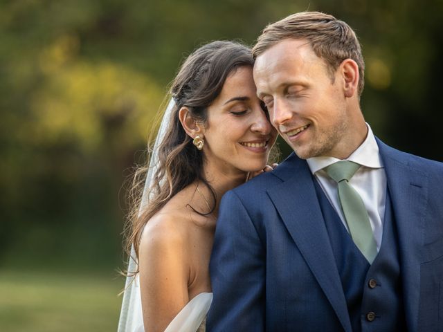 Le mariage de James et Claire à Allemans, Dordogne 40