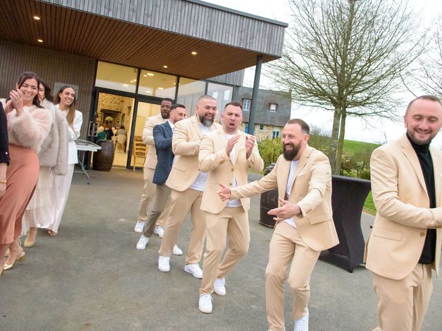 Le mariage de Julien et Aurélie à Bonchamp-lès-Laval, Mayenne 44