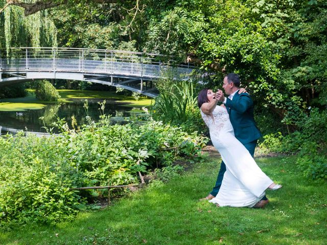 Le mariage de Fabien et Emmanuelle à Vendeville, Nord 15