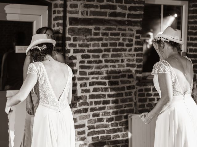 Le mariage de Lison et Ana à Lomme, Nord 15