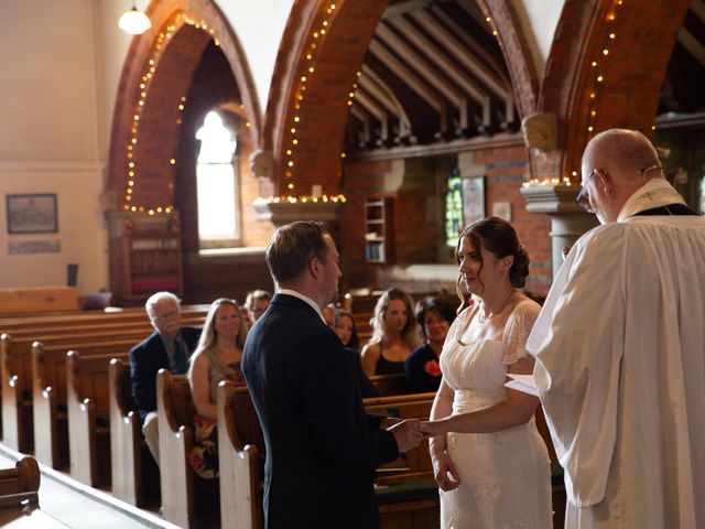 Le mariage de Tom et Camille à Vaugrigneuse, Essonne 16