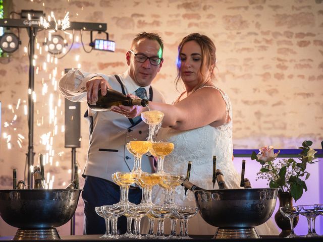 Le mariage de Philippe et Véronique à Vouvant, Vendée 1