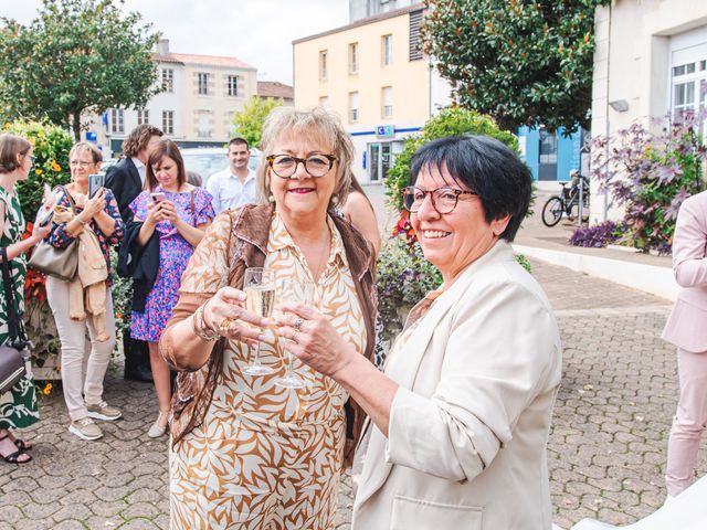 Le mariage de Angela et Mickaël à Chantonnay, Vendée 38