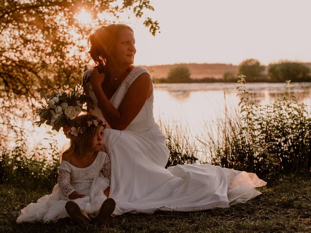 Le mariage de Matt et Elodie à Saint-Denis-de l&apos;Hôtel, Loiret 43