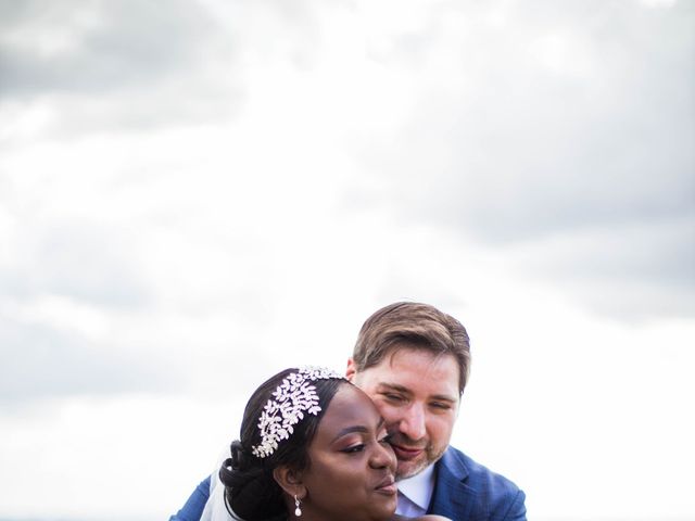 Le mariage de Pierre et Émilienne à Saint-Pierre-du-Vauvray, Eure 101