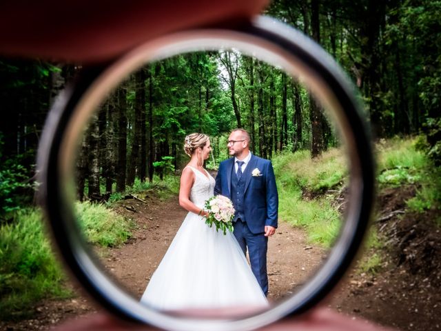 Le mariage de Amelie et Christophe à Villebois, Ain 16