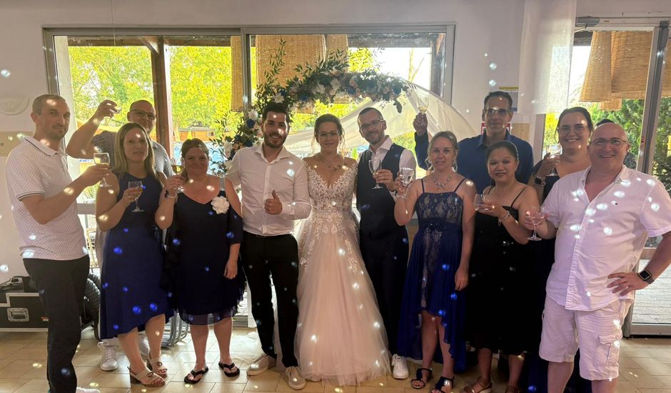 Le mariage de Cédric et Aurélie à Ouches, Loire