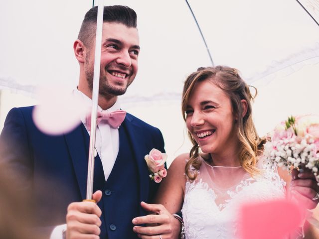 Le mariage de Camille et Alexandra à Charbonnières les Varennes, Puy-de-Dôme 12