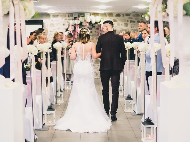 Le mariage de Camille et Alexandra à Charbonnières les Varennes, Puy-de-Dôme 15