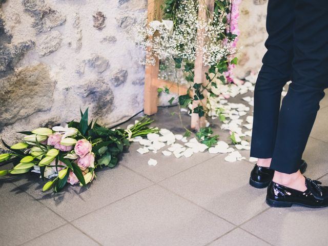 Le mariage de Camille et Alexandra à Charbonnières les Varennes, Puy-de-Dôme 16