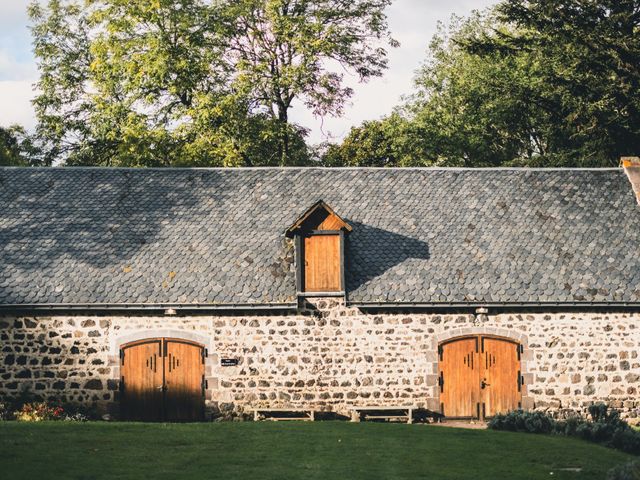 Le mariage de Camille et Alexandra à Charbonnières les Varennes, Puy-de-Dôme 22