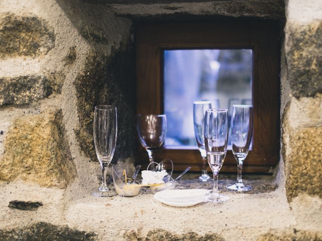 Le mariage de Camille et Alexandra à Charbonnières les Varennes, Puy-de-Dôme 25