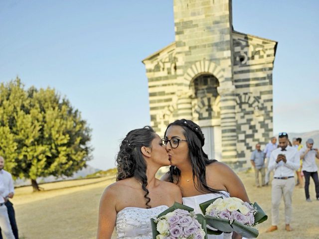 Le mariage de Johanna et Déborah à Folelli, Corse 13