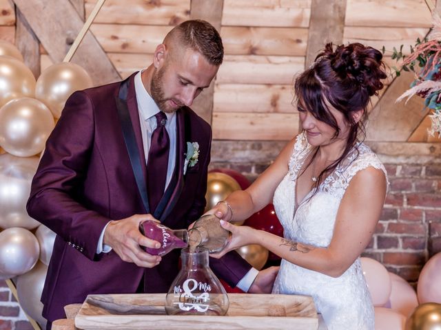 Le mariage de Julien et Emilie à Steenbecque, Nord 18