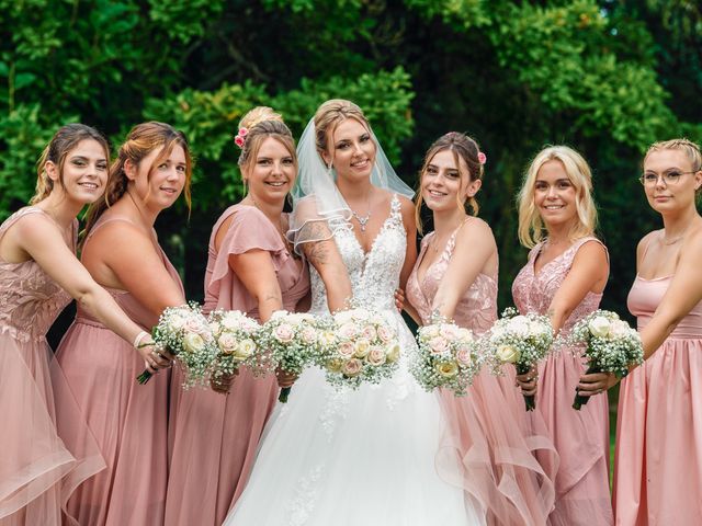 Le mariage de Loïc et Emilie à Fontain, Doubs 2