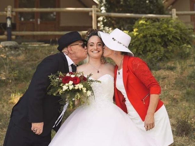 Le mariage de Thomas et Lola  à Saint-Donat-sur-l&apos;Herbasse, Drôme 2