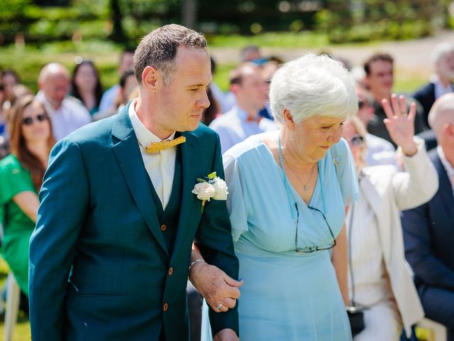 Le mariage de Olivier et Gaëlle à Tullins, Isère 14