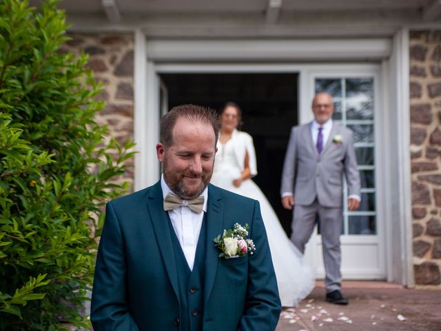 Le mariage de Aurélien et Deborah à Mansle, Charente 35