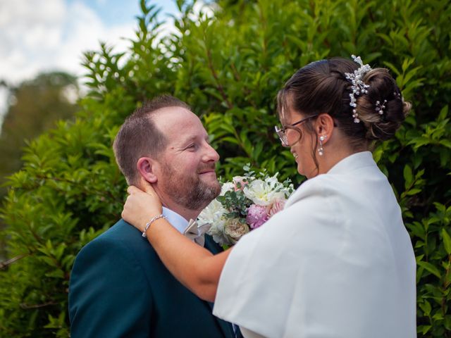 Le mariage de Aurélien et Deborah à Mansle, Charente 40