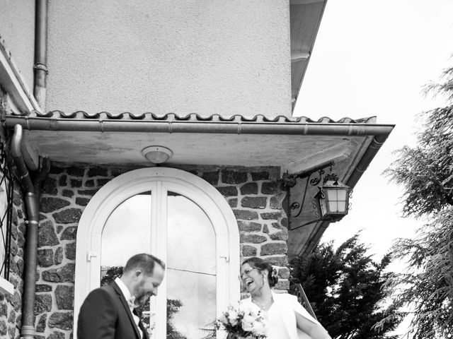 Le mariage de Aurélien et Deborah à Mansle, Charente 56