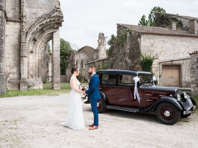 Le mariage de Julien et Tiphaine à La Couronne, Charente 33
