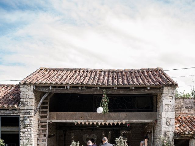 Le mariage de Julien et Tiphaine à La Couronne, Charente 39