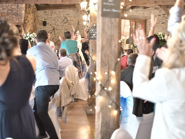 Le mariage de Alexandre et Amaelle à Terrasson-Lavilledieu, Dordogne 17