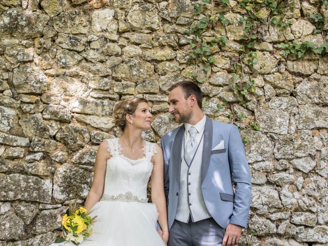 Le mariage de Sébastien et Julie à Château-l&apos;Évêque, Dordogne 21