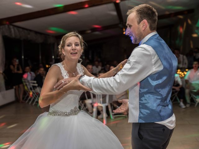 Le mariage de Sébastien et Julie à Château-l&apos;Évêque, Dordogne 35