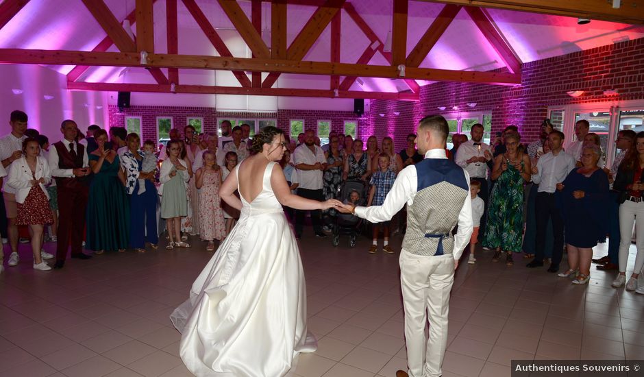 Le mariage de Anthony et Emma à Dohem, Pas-de-Calais