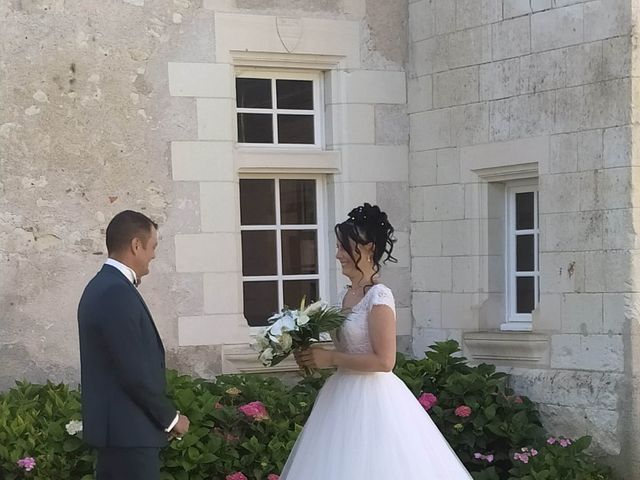 Le mariage de Thomas et Emilie à Dangé-Saint-Romain, Vienne 2