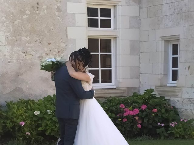 Le mariage de Thomas et Emilie à Dangé-Saint-Romain, Vienne 3