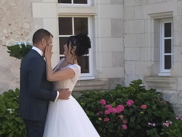 Le mariage de Thomas et Emilie à Dangé-Saint-Romain, Vienne 4