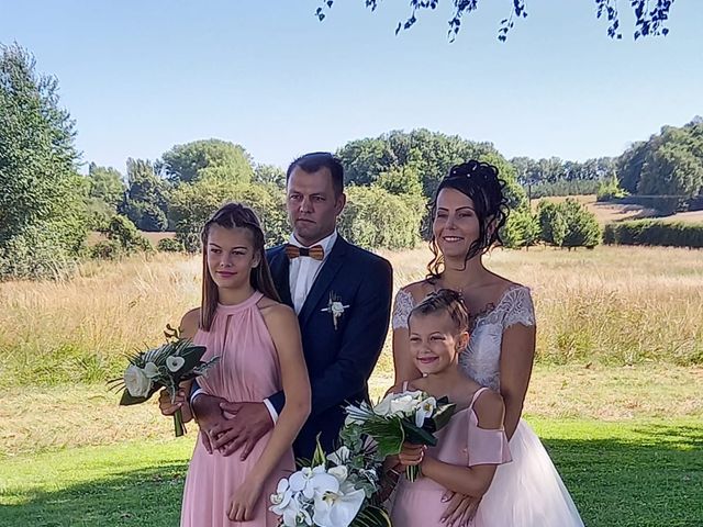 Le mariage de Thomas et Emilie à Dangé-Saint-Romain, Vienne 5