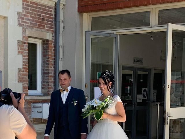 Le mariage de Thomas et Emilie à Dangé-Saint-Romain, Vienne 8