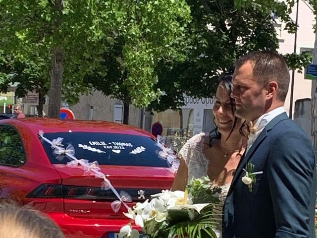 Le mariage de Thomas et Emilie à Dangé-Saint-Romain, Vienne 11