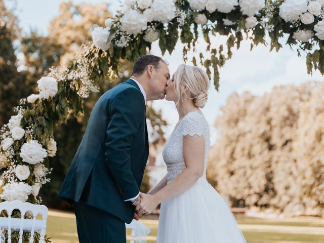 Le mariage de Jean Philippe et Sabrina à Geneuille, Doubs 56