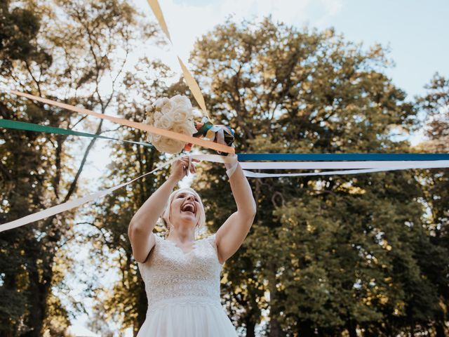 Le mariage de Jean Philippe et Sabrina à Geneuille, Doubs 63