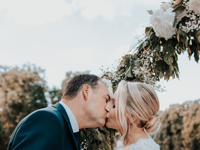 Le mariage de Jean Philippe et Sabrina à Geneuille, Doubs 69