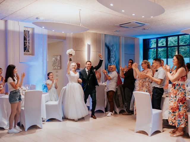 Le mariage de Jean Philippe et Sabrina à Geneuille, Doubs 92