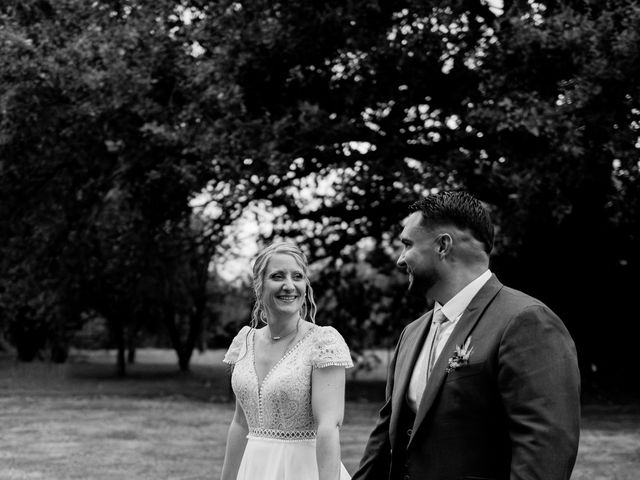 Le mariage de Antony et Pamela à Chapelle-Viviers, Vienne 4