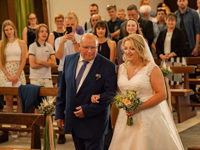 Le mariage de Guillaume et Stephanie à Helfrantzkirch, Haut Rhin 4