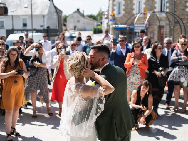 Le mariage de Jérémy et Hélène à Saint-Rémy-du-Plein, Ille et Vilaine 16