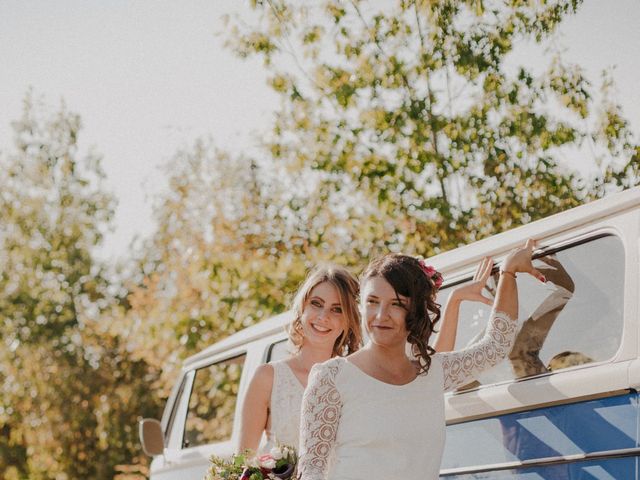 Le mariage de Coralie et Sarah à Loubens, Gironde 32