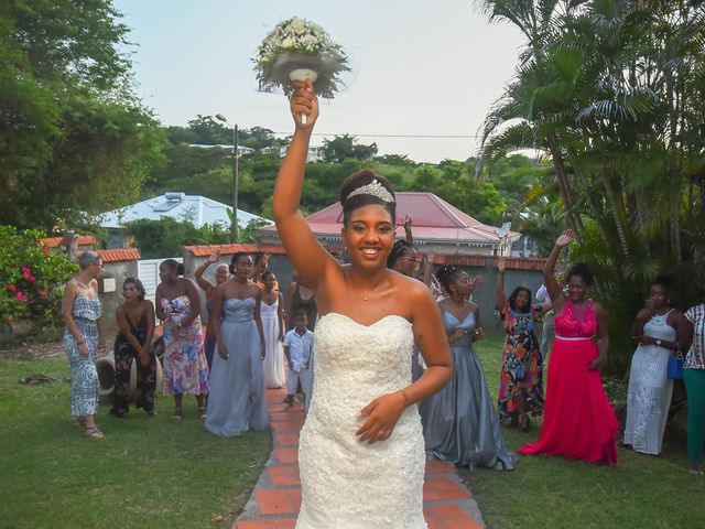 Le mariage de Loic et Aurelie à Le Diamant, Martinique 9