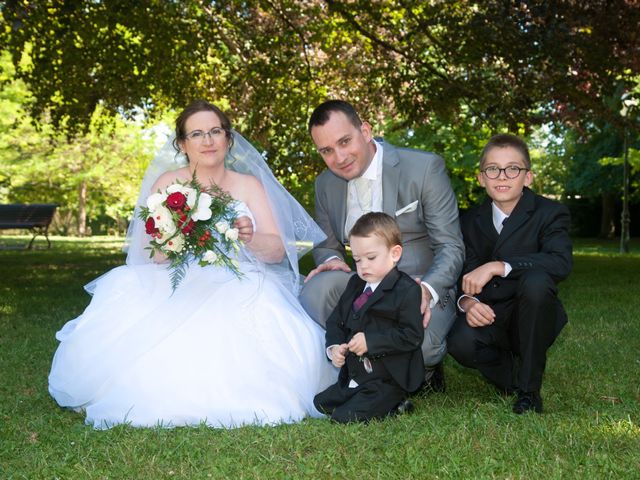 Le mariage de Fabien et Aurélie à Saint-Rogatien, Charente Maritime 2