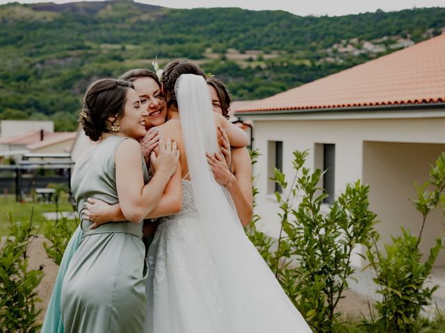 Le mariage de Krys et Mathilde à Aydat, Puy-de-Dôme 33