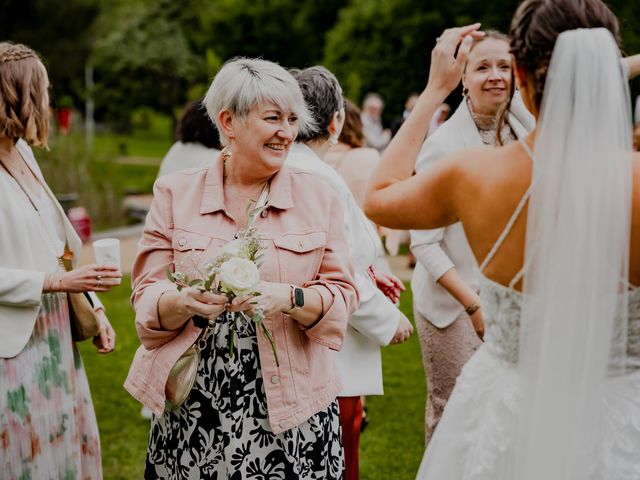 Le mariage de Krys et Mathilde à Aydat, Puy-de-Dôme 129