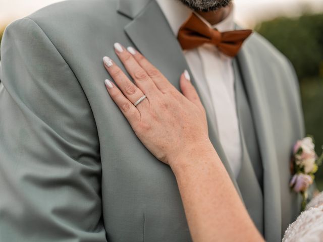 Le mariage de Elijah et Magali à Châteauneuf-sur-Isère, Drôme 32